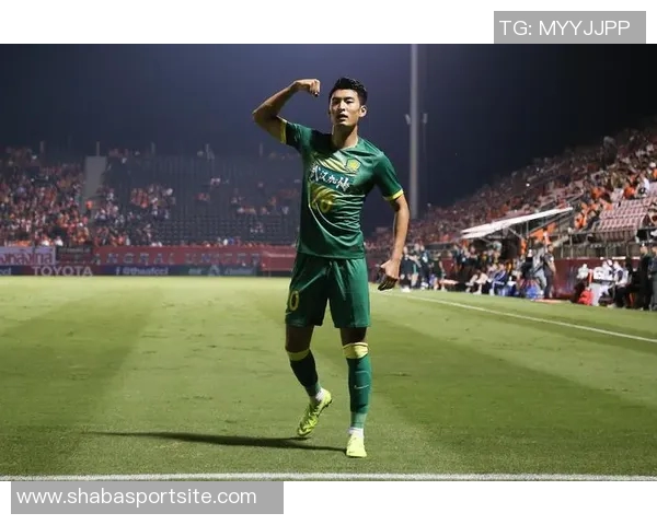 C罗庆祝球队亚冠小组赛五连胜成功晋级头名荣耀时刻 C罗庆祝球队亚冠小组赛五连胜成功晋级头名荣耀时刻