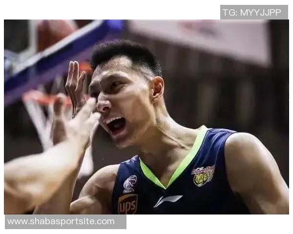 快船季前赛对阵广州龙狮比尔因膝伤缺席其他球员全力出战 快船季前赛对阵广州龙狮比尔因膝伤缺席其他球员全力出战