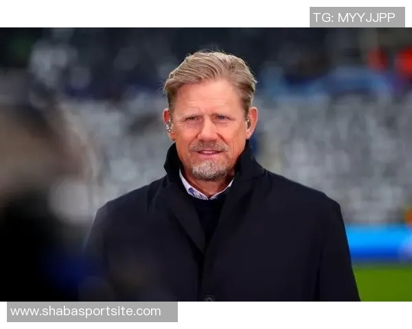 英媒报道小舒梅切尔赛前发现球门高度异常紧急调整确保比赛顺利进行