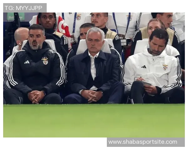 尤文等豪门瞄准本菲卡17岁后卫福尔莫索穆帅称其为新一代小麦