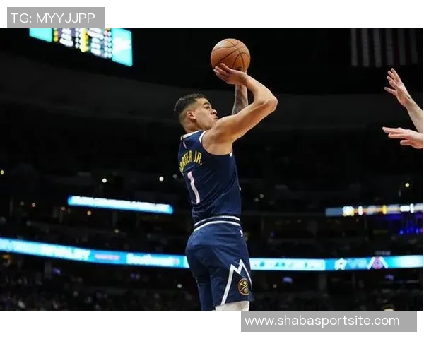 小波特高效表现半场8中6三分命中率出色贡献14分3篮板2助攻 小波特高效表现半场8中6三分命中率出色贡献14分3篮板2助攻